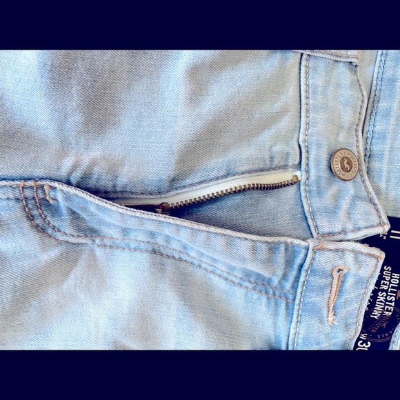 Hollister super skinny high rise size 11/30 - Picture 6 of 9